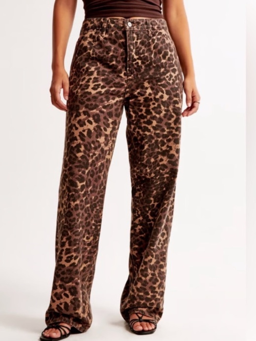 Abercrombie & Fitch Women's Mid Rise Slouchy Jean Cheetah leopard 32‎ short